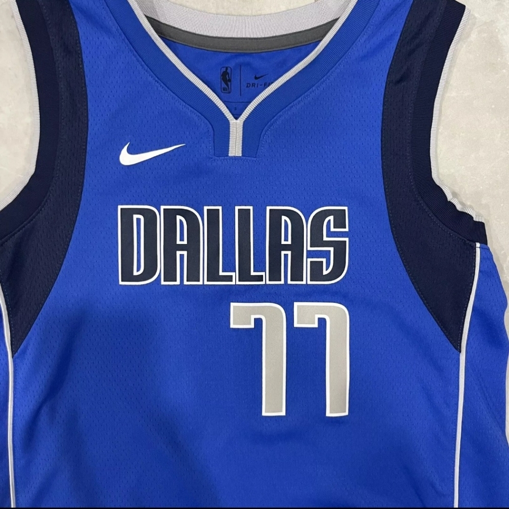 Luka Doncic Dallas Mavericks Nike Swingman Jersey Men's NBA Size 40 Small
